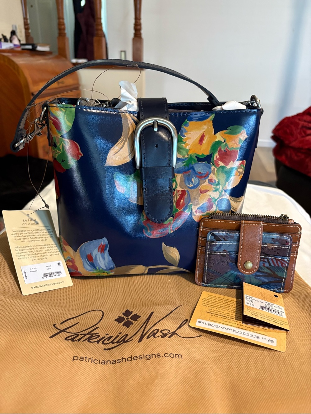 NWT Patricia Nash Le Fleur Irving Leather Bucket Bag Crossbody with Card Wallet